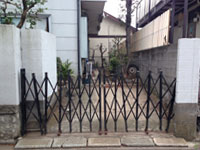 伸縮門扉交換工事リフォーム前